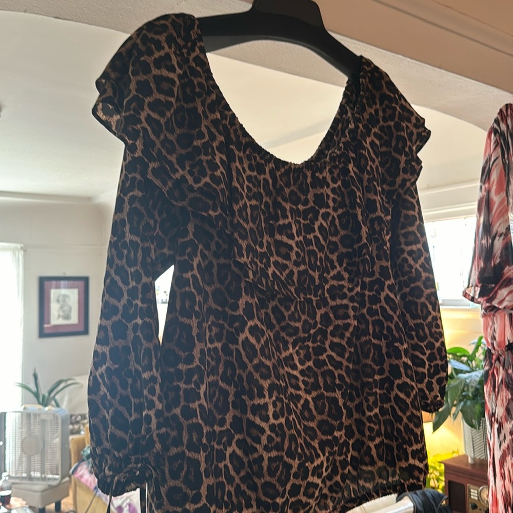 Michael Kors off shoulder ruffled cheetah print top- never worn! 2x